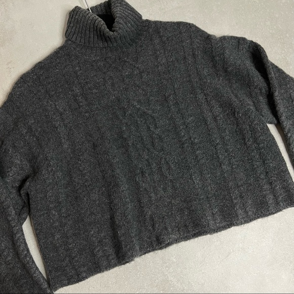 TURTLENECK SWEATER - Picture 4 of 13